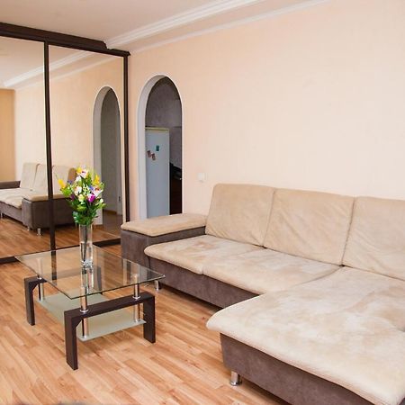 Semi Luxury Apt On Yatsenka 8 Near Intourist Hotel Zaporizhia 外观 照片