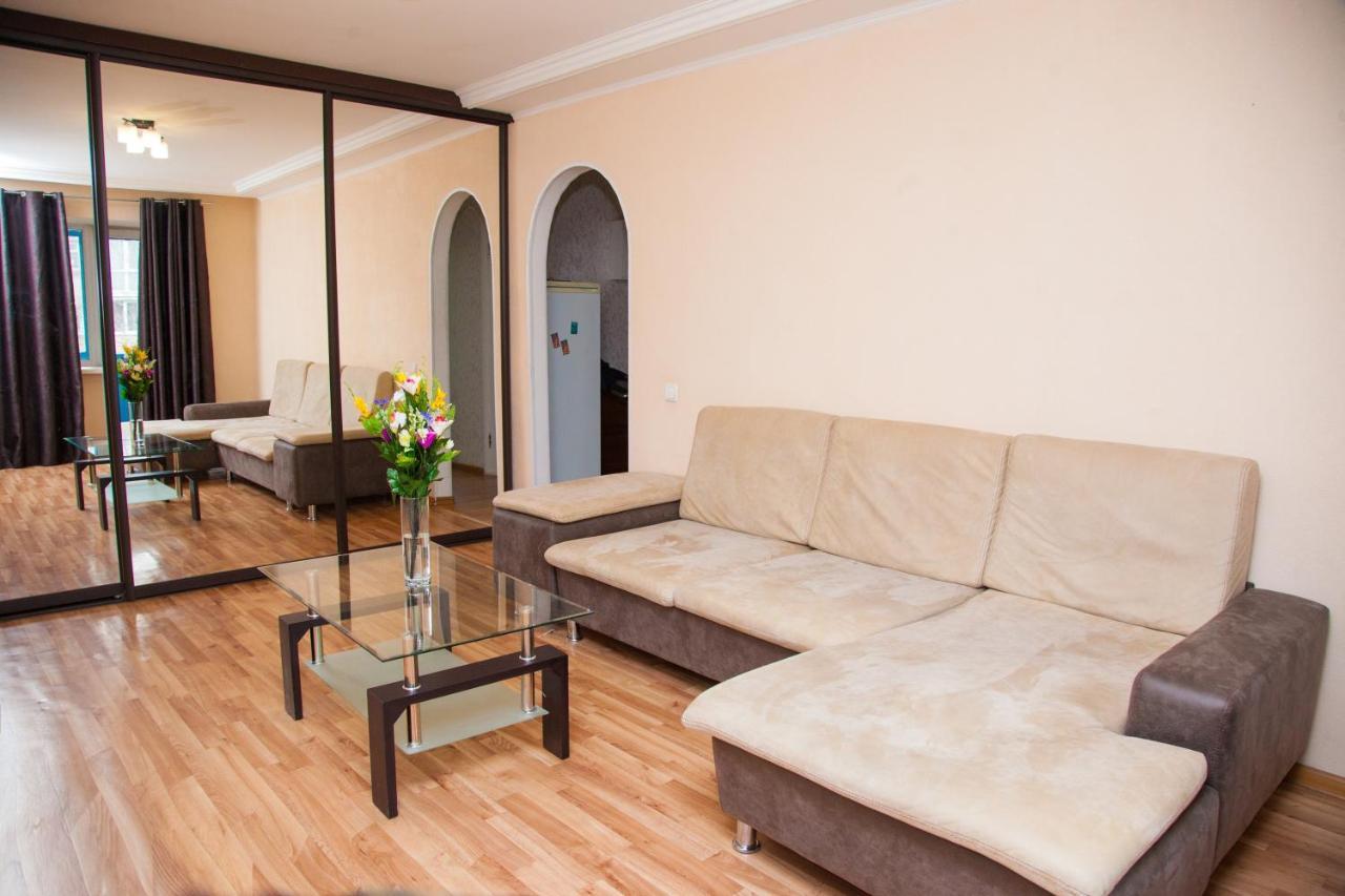 Semi Luxury Apt On Yatsenka 8 Near Intourist Hotel Zaporizhia 外观 照片