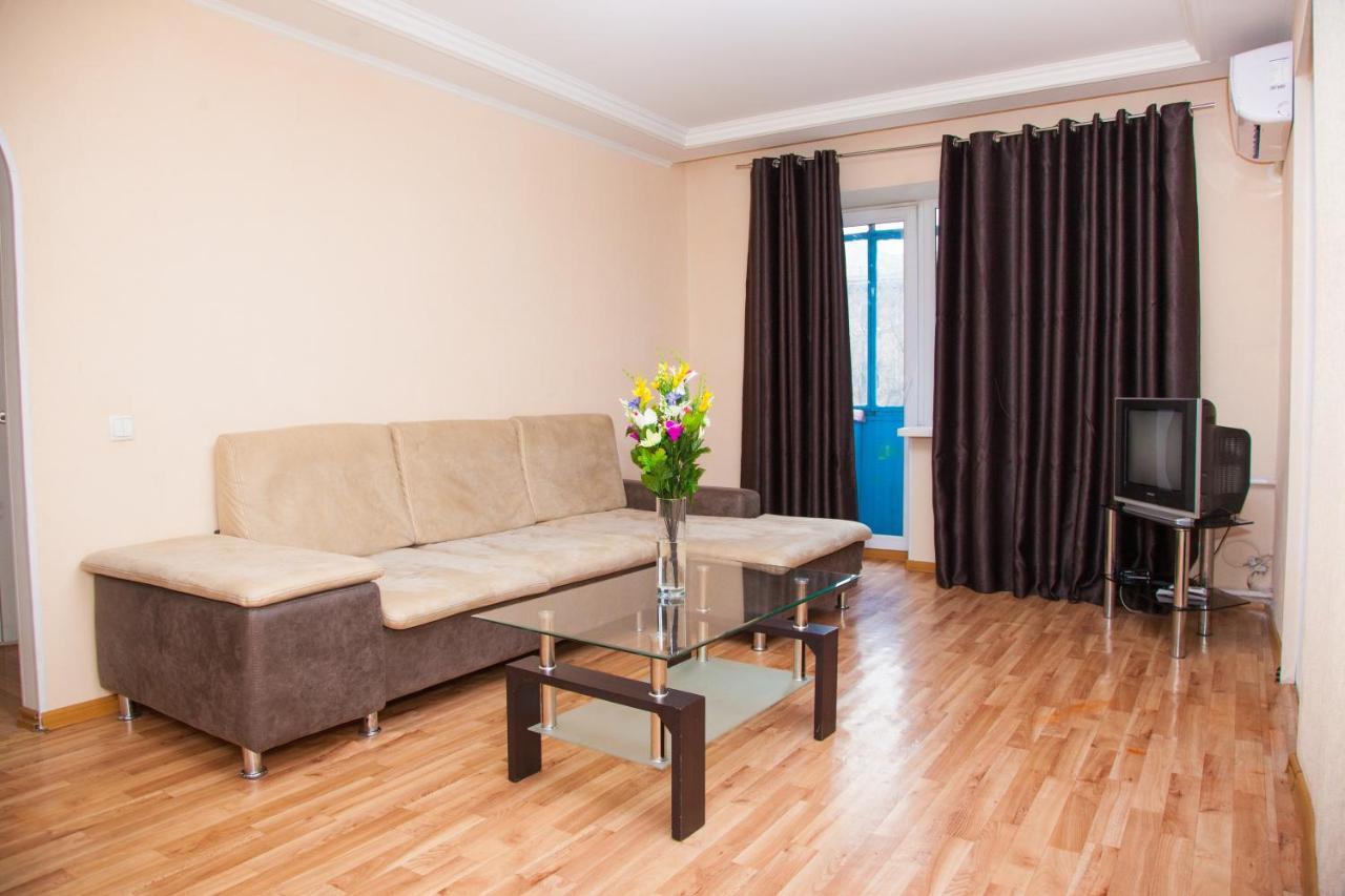 Semi Luxury Apt On Yatsenka 8 Near Intourist Hotel Zaporizhia 外观 照片